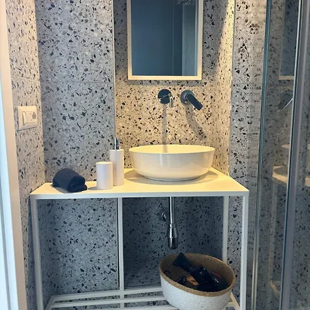 Apartment Essenza Di Puglia - Home Holiday Stanza Mare Mola di Bari